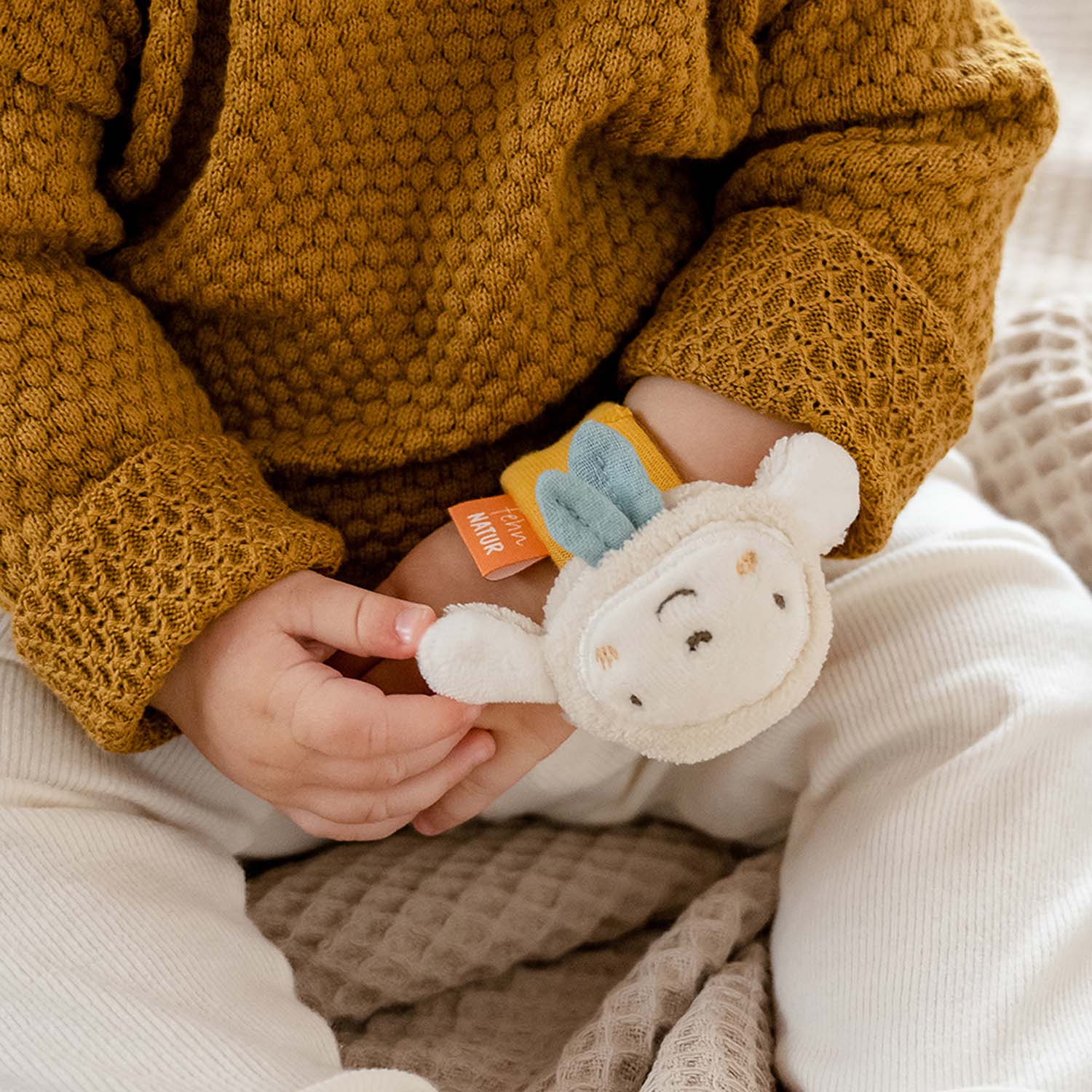 BABY FEHN Chrastící náramek ovečka, FehnNatur 3.0