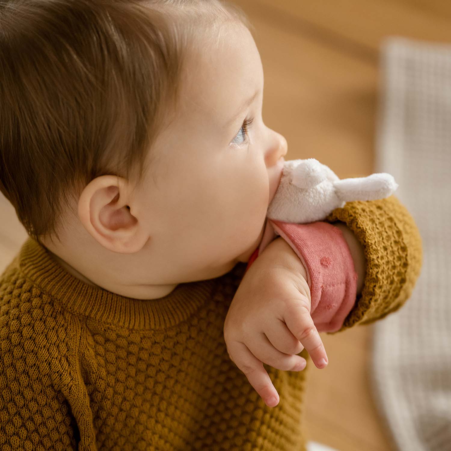 BABY FEHN Chrastící náramek králík, FehnNatur 3.0