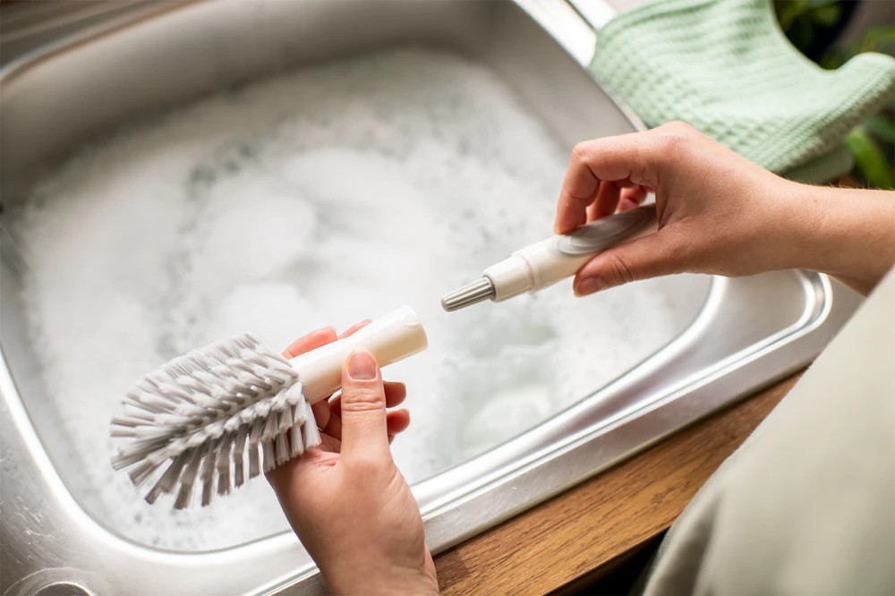 TOMMEE TIPPEE Kartáč na čištění