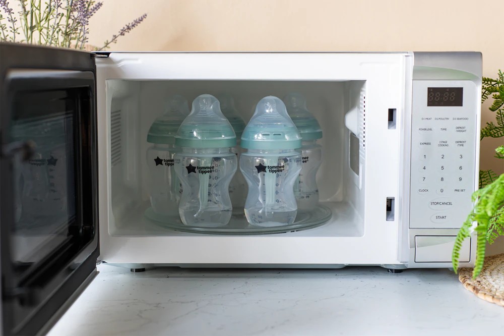 TOMMEE TIPPEE Set kojeneckých lahví advanced ANTI-COLIC, 260 ml, 3ks