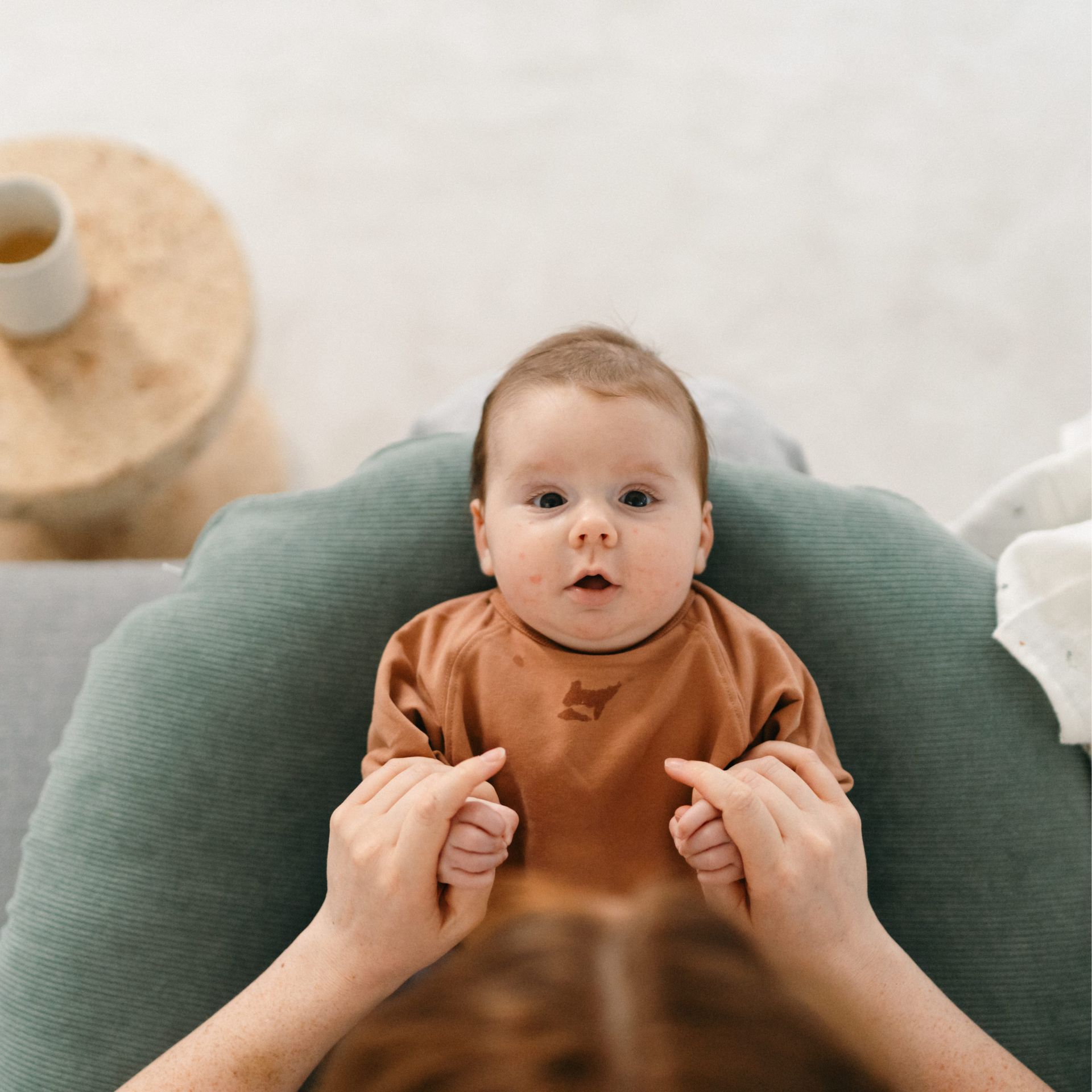 DOOMOO Buddy multifunkční kojící polštář, Corduroy Green