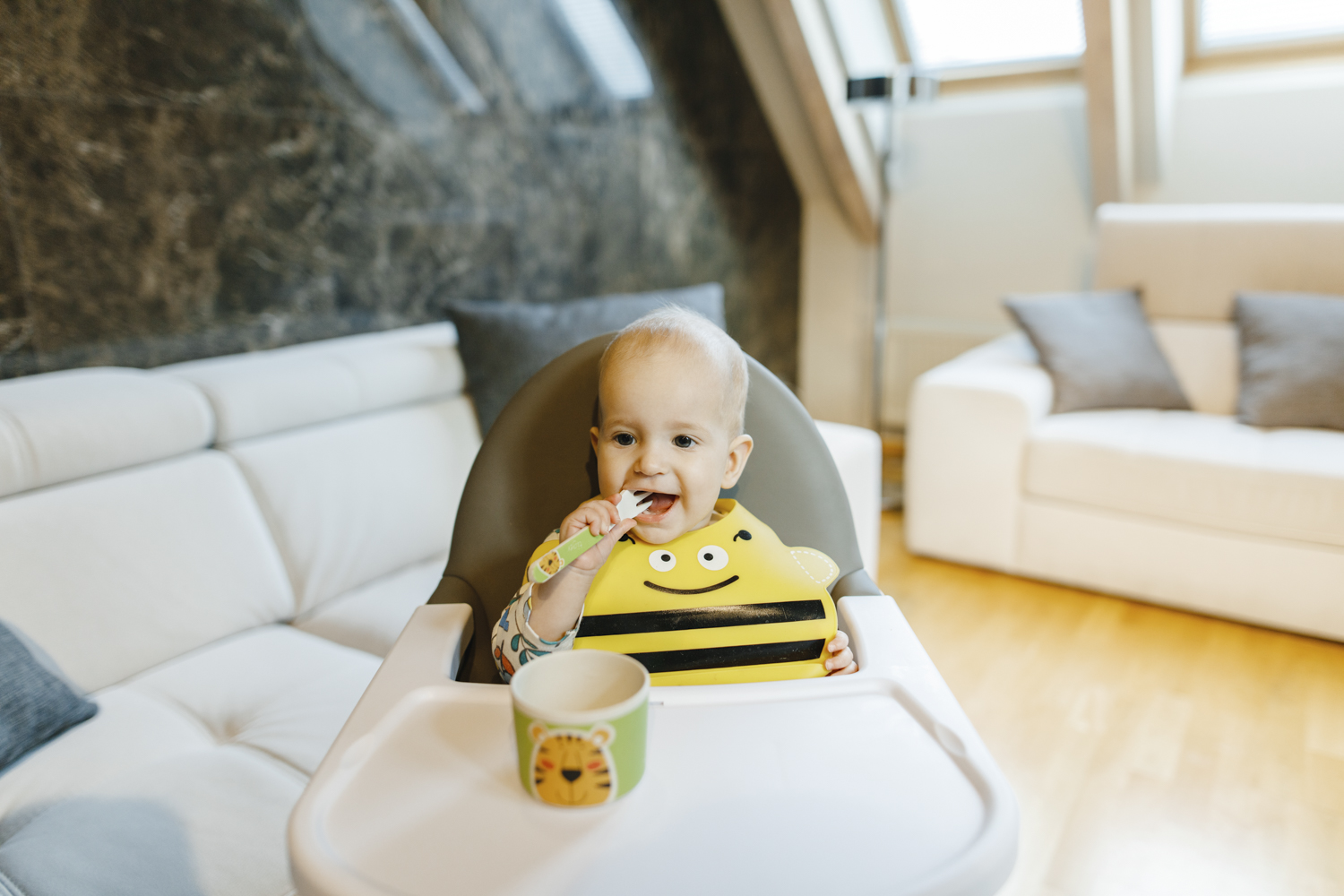 ZOPA Silikonový bryndák, Bee